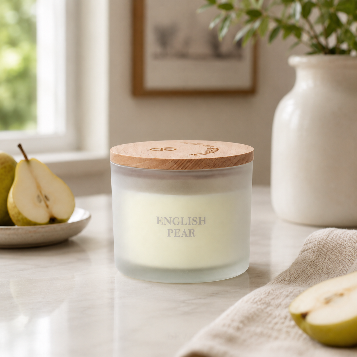 English Pear Scented Candle - Grand hover preview