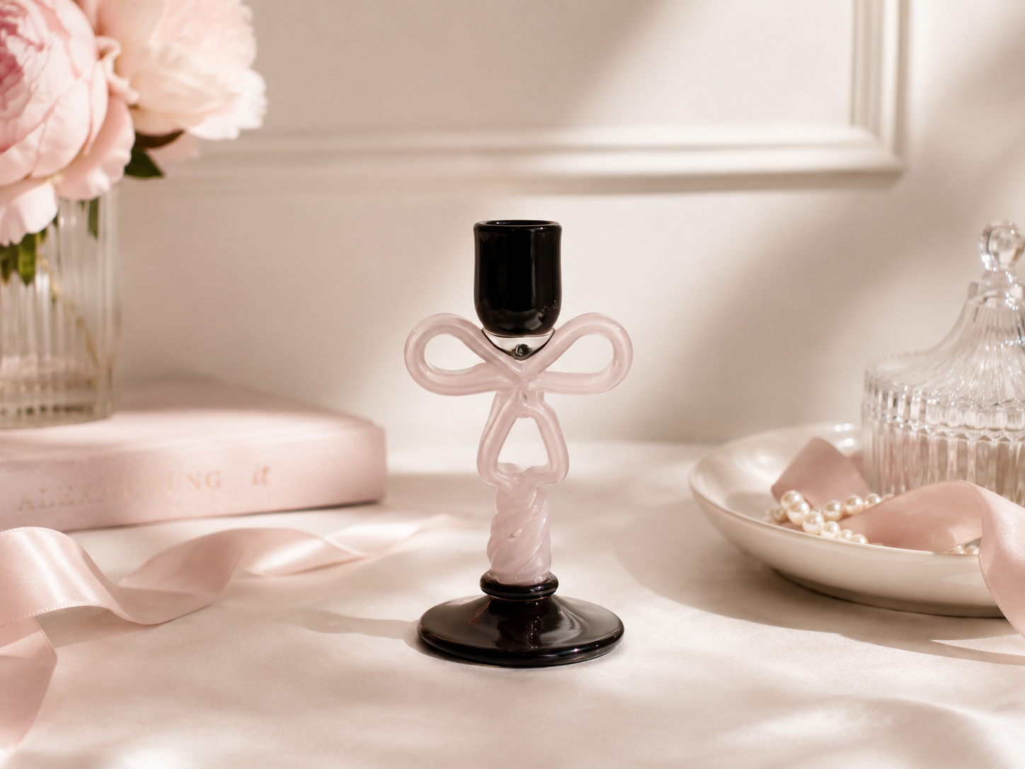 Elowen Candle Holder - Petit hover preview